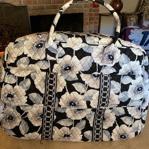 22” Vera Bradley large duffle Camelia Like New